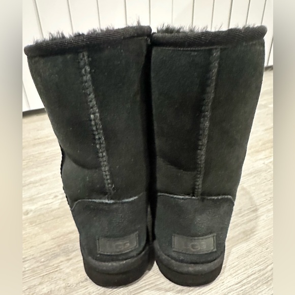 UGG Classic II Short Boot in Black Women’s size 8 - Picture 4 of 8